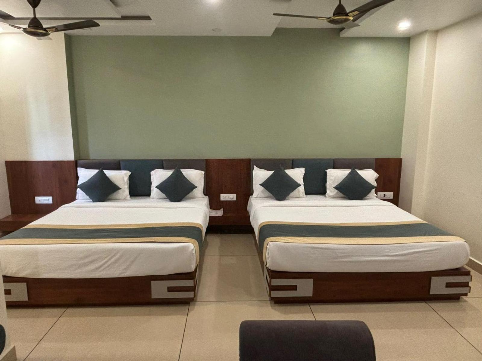 Hotel Omkareshwar Inn Deoghar Extérieur photo