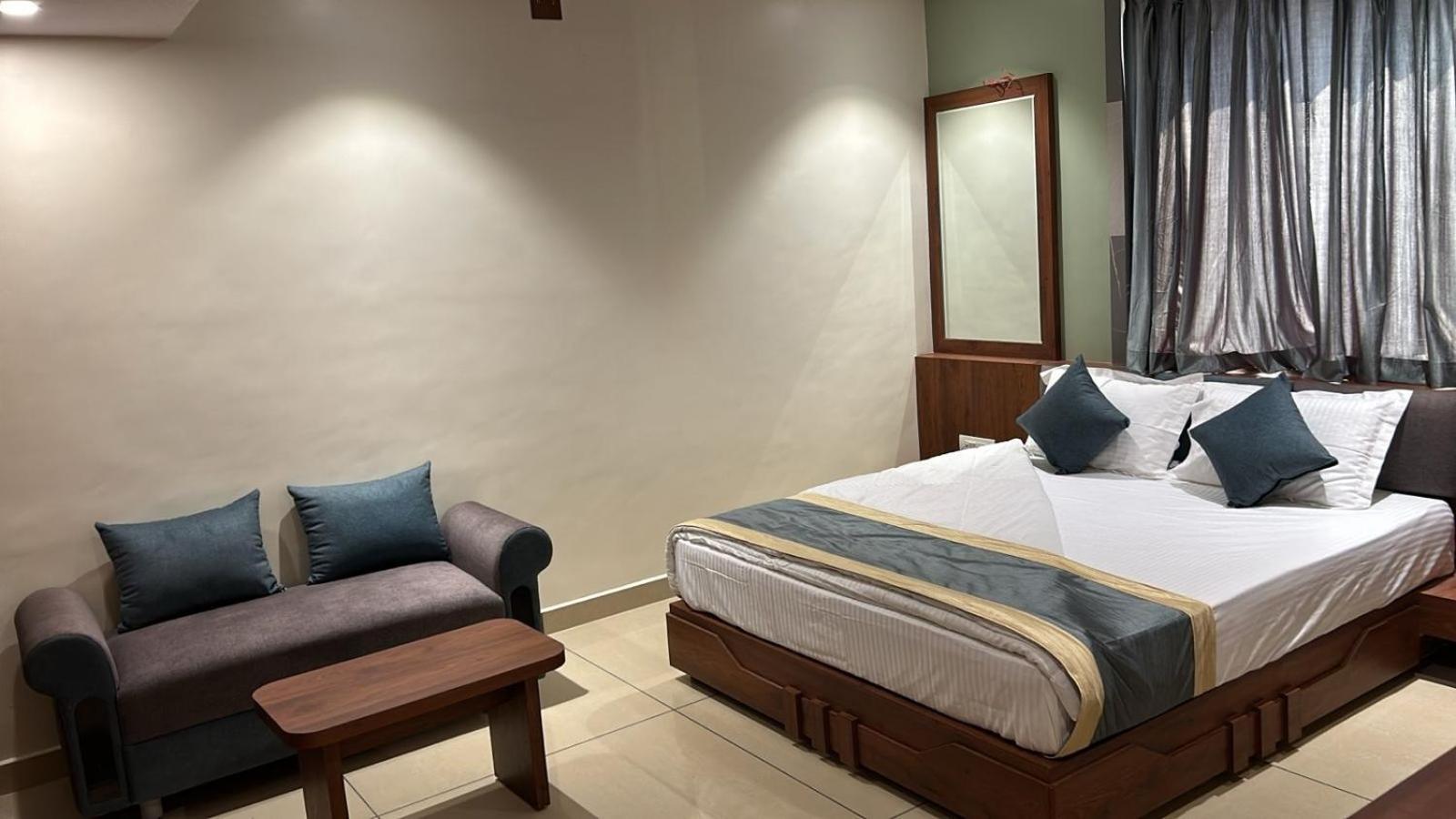 Hotel Omkareshwar Inn Deoghar Extérieur photo
